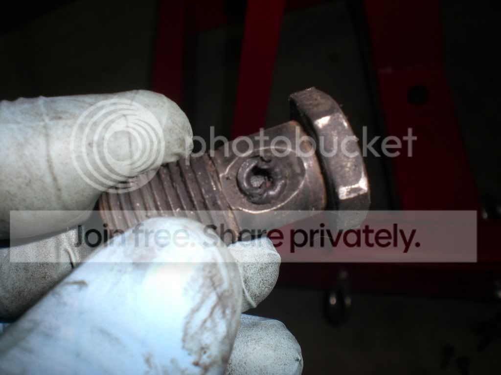 Clogged turbo coolant line 1, Banjo with unknown foreign object inside